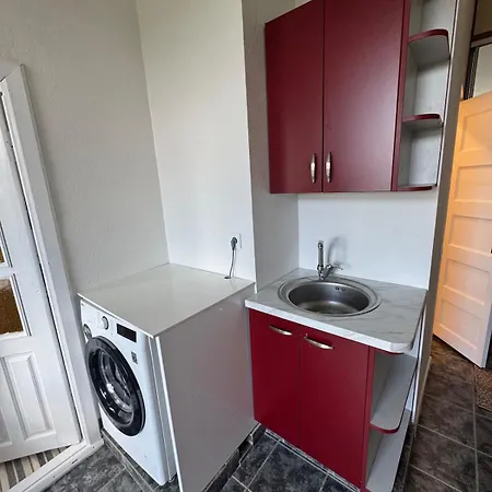 Апартаменты Cozy Flat With Your Personal Garden In Center